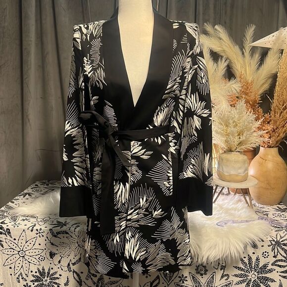 BCBGMaxazria  Runway Black & White Embroidered Satin Caleum Kimono Cape - Picture 2 of 8